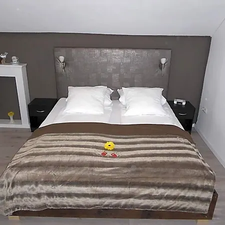 Bed and Breakfast Garni-tell