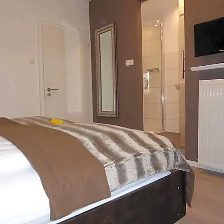 Garni-tell Bed and Breakfast Ζίγκεν