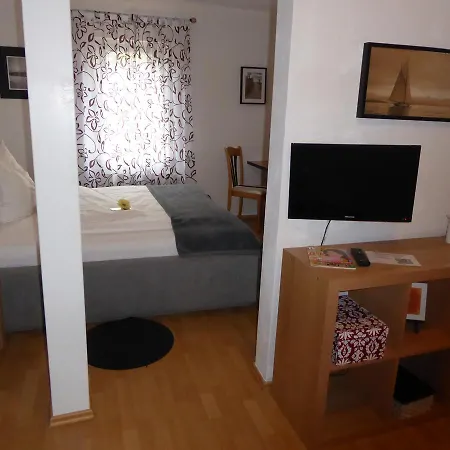 Garni-tell Bed and Breakfast 3*